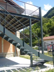 Terrasse création avec escalier 2 quarts tournant