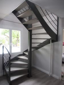 Escalier métal et bois colimaçon carré